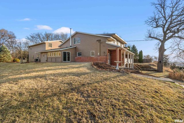 7216 VALLEY Drive, Bettendorf, IA 52722