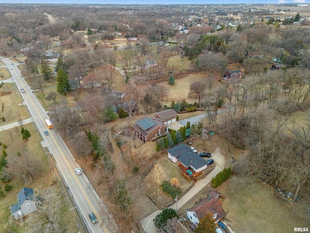 7216 VALLEY Drive, Bettendorf, IA 52722