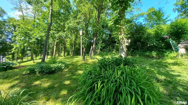 7216 VALLEY Drive, Bettendorf, IA 52722