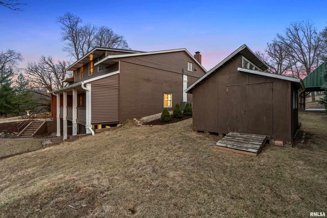 7216 VALLEY Drive, Bettendorf, IA 52722