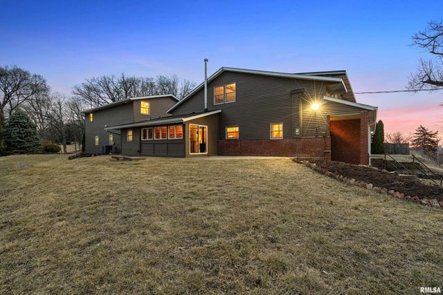 7216 VALLEY Drive, Bettendorf, IA 52722