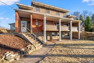 7216 VALLEY Drive, Bettendorf, IA 52722