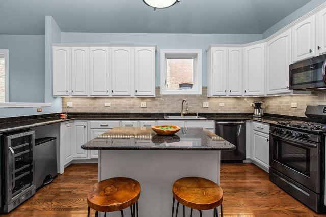 4226 N KENMORE Avenue 3, Chicago, IL 60613