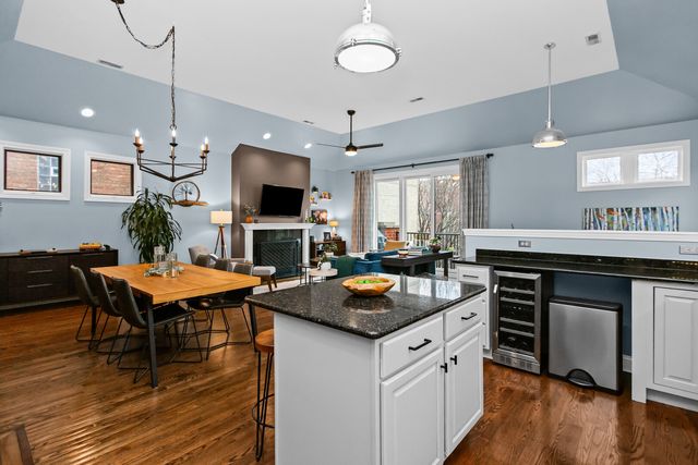 4226 N KENMORE Avenue 3, Chicago, IL 60613