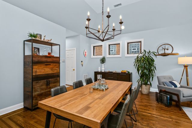 4226 N KENMORE Avenue 3, Chicago, IL 60613