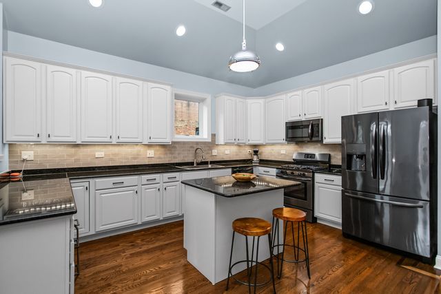 4226 N KENMORE Avenue 3, Chicago, IL 60613