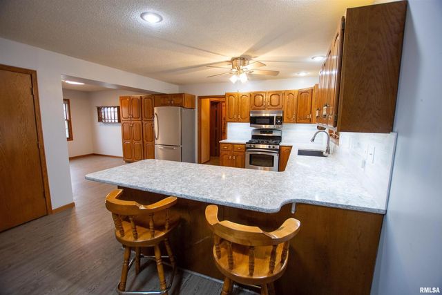 591 BREEZY POINT Drive, Clinton, IA 52732