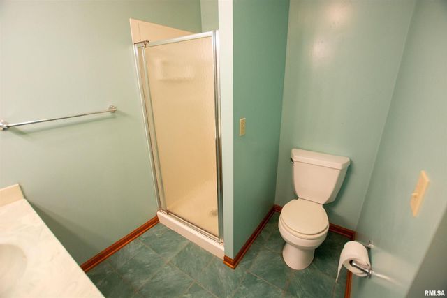 591 BREEZY POINT Drive, Clinton, IA 52732