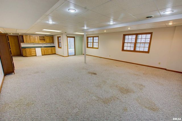 591 BREEZY POINT Drive, Clinton, IA 52732