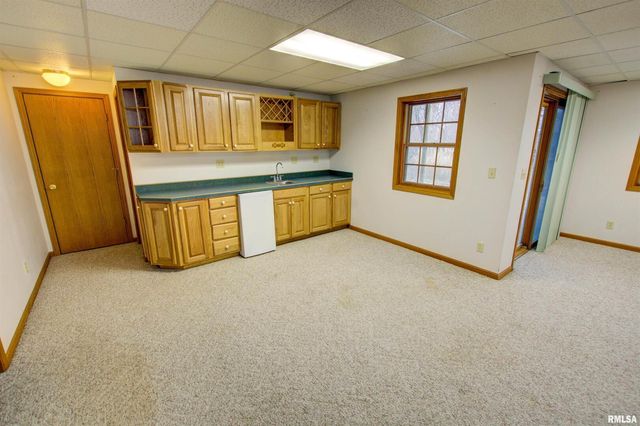 591 BREEZY POINT Drive, Clinton, IA 52732