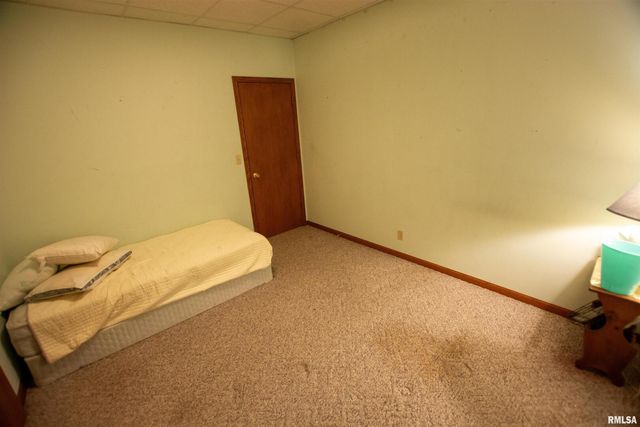 591 BREEZY POINT Drive, Clinton, IA 52732