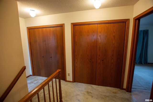 591 BREEZY POINT Drive, Clinton, IA 52732