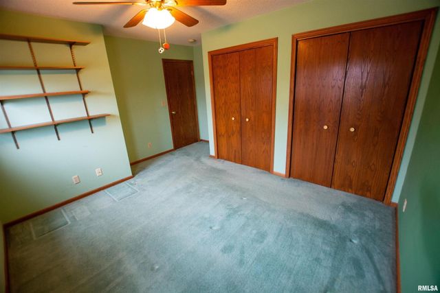 591 BREEZY POINT Drive, Clinton, IA 52732