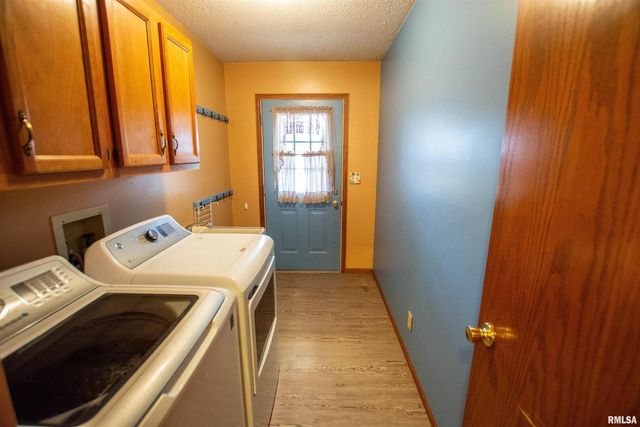 591 BREEZY POINT Drive, Clinton, IA 52732