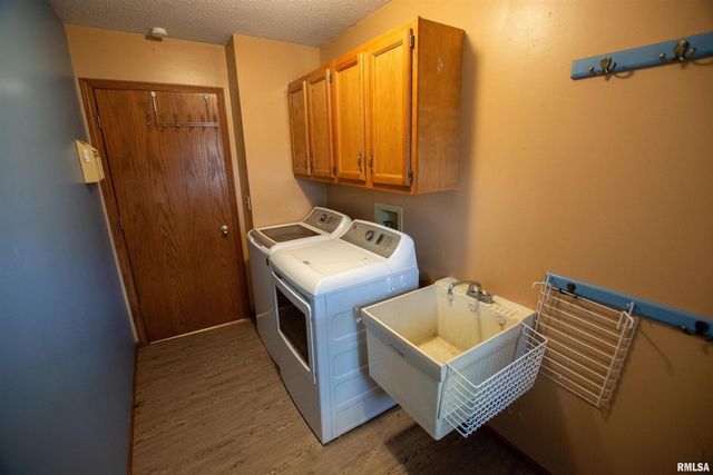 591 BREEZY POINT Drive, Clinton, IA 52732