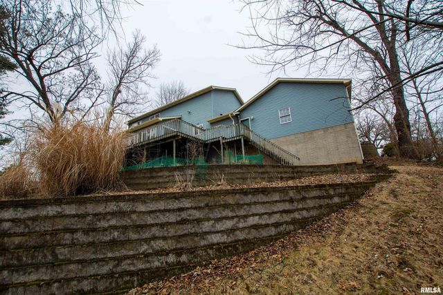 591 BREEZY POINT Drive, Clinton, IA 52732
