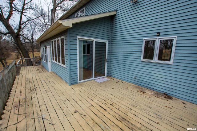 591 BREEZY POINT Drive, Clinton, IA 52732