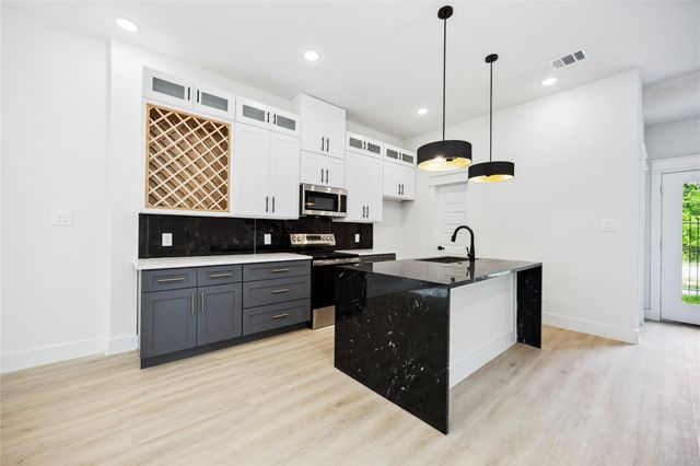 4601 Newberry Street A, Houston, TX 77051