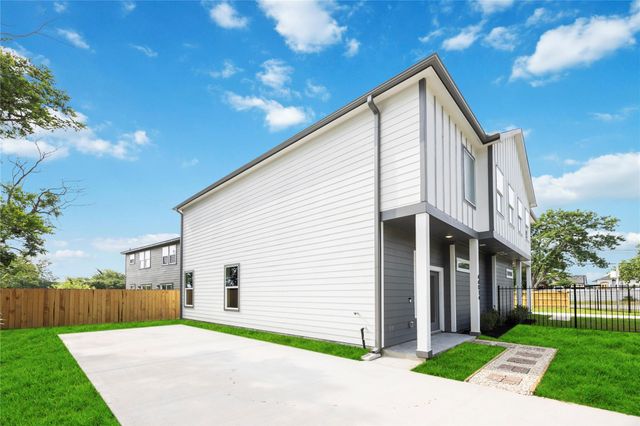 4601 Newberry Street A, Houston, TX 77051