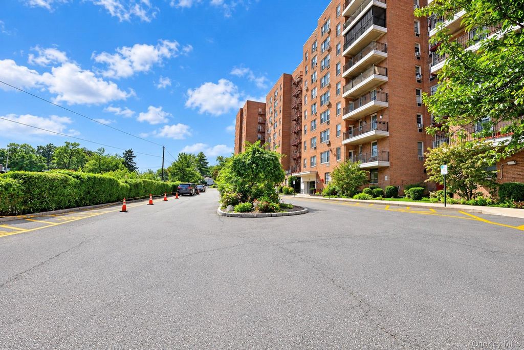 245 Rumsey Road 8R, Yonkers, NY 10701 — exterior