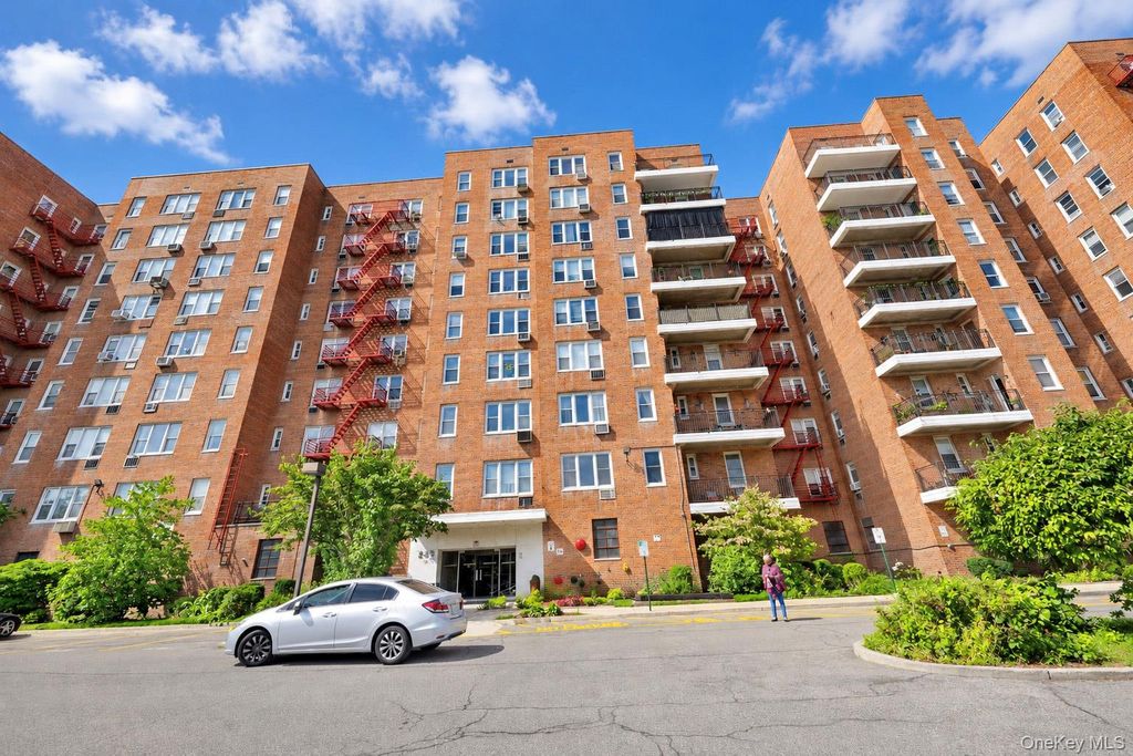 245 Rumsey Road 8R, Yonkers, NY 10701 — photo 2