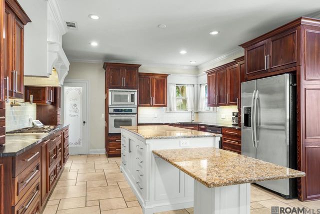 8768 Wyeth Dr, Denham Springs, LA 70706