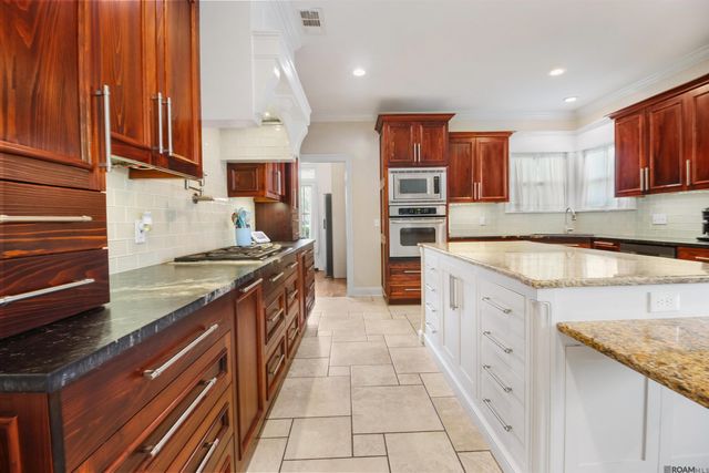 8768 Wyeth Dr, Denham Springs, LA 70706