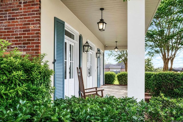 8768 Wyeth Dr, Denham Springs, LA 70706