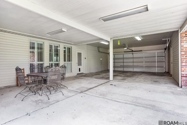 8768 Wyeth Dr, Denham Springs, LA 70706