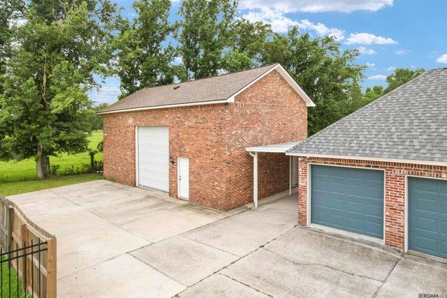 8768 Wyeth Dr, Denham Springs, LA 70706