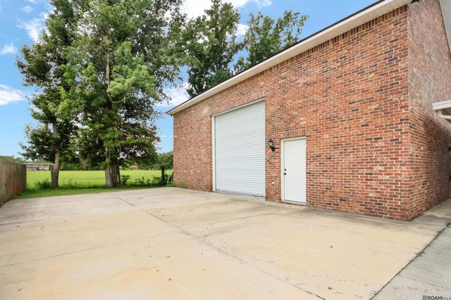 8768 Wyeth Dr, Denham Springs, LA 70706