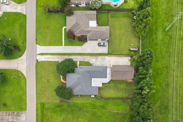 8768 Wyeth Dr, Denham Springs, LA 70706