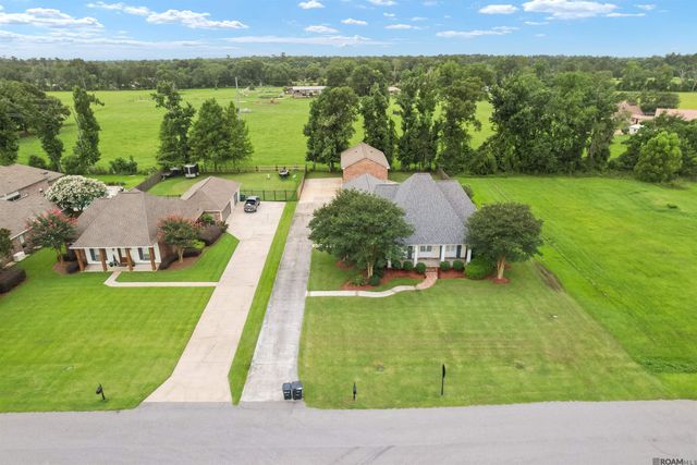 8768 Wyeth Dr, Denham Springs, LA 70706