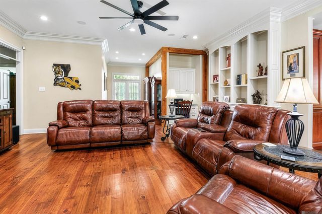 8768 Wyeth Dr, Denham Springs, LA 70706