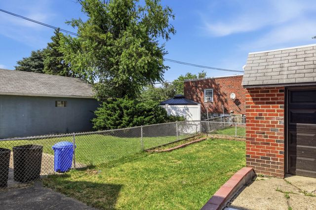 917 OAKMONT ST, Philadelphia, PA 19111