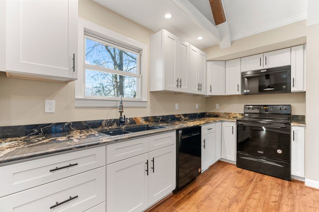 325 Walnut Ct, White House, TN 37188