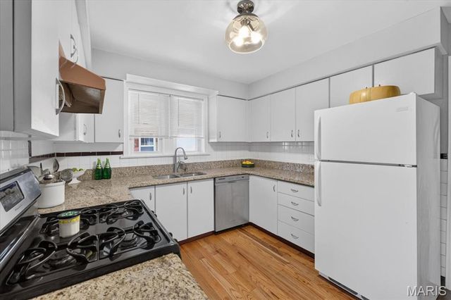 5348 Sunshine Drive, St Louis, MO 63109