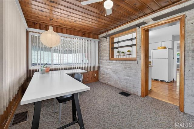 5348 Sunshine Drive, St Louis, MO 63109