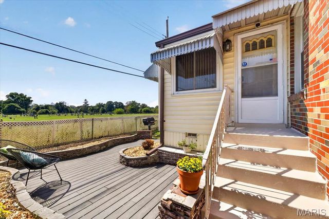 5348 Sunshine Drive, St Louis, MO 63109