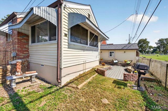5348 Sunshine Drive, St Louis, MO 63109