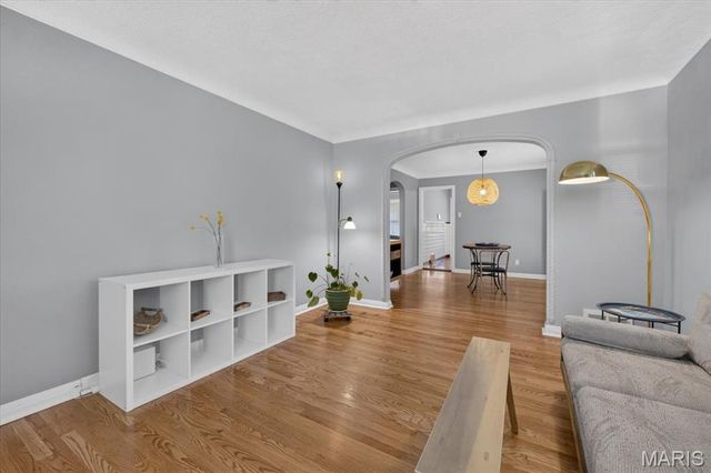 5348 Sunshine Drive, St Louis, MO 63109