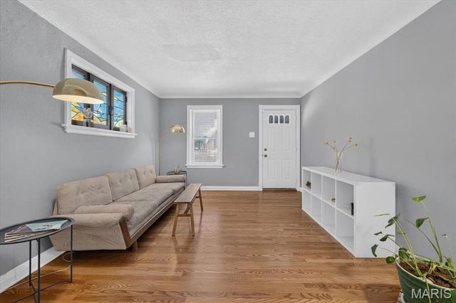 5348 Sunshine Drive, St Louis, MO 63109