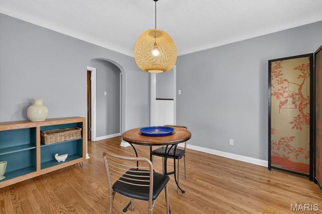 5348 Sunshine Drive, St Louis, MO 63109