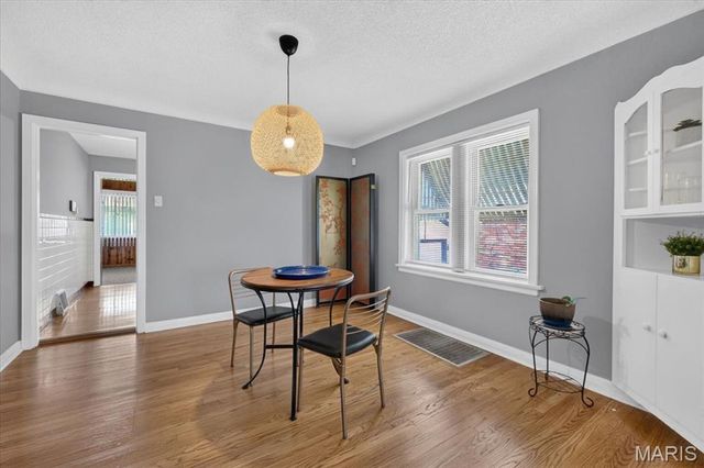 5348 Sunshine Drive, St Louis, MO 63109