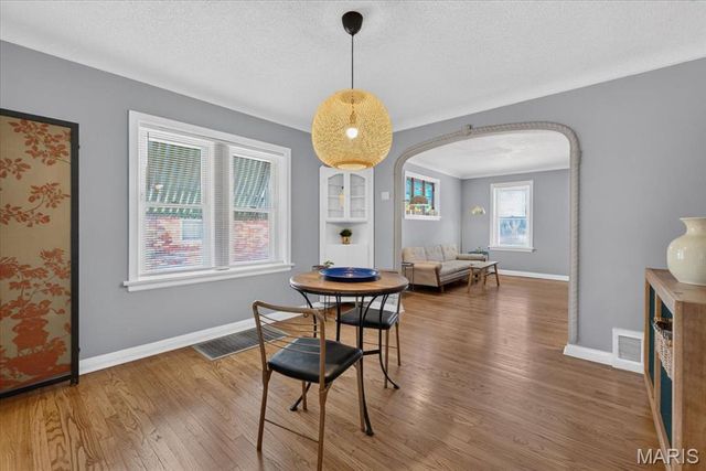 5348 Sunshine Drive, St Louis, MO 63109
