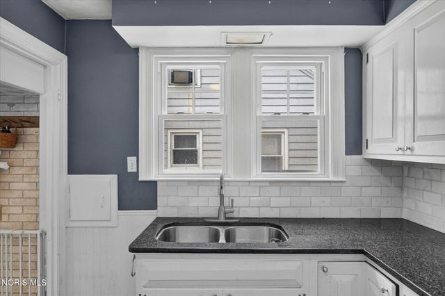 1831 Heatherdowns Boulevard, Toledo, OH 43614