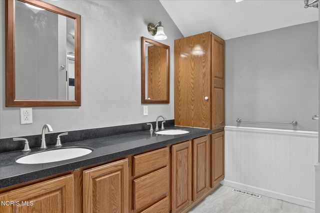 1831 Heatherdowns Boulevard, Toledo, OH 43614