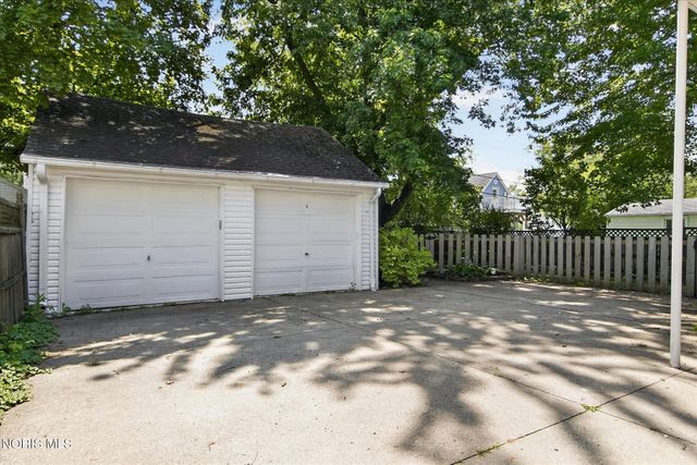 1831 Heatherdowns Boulevard, Toledo, OH 43614
