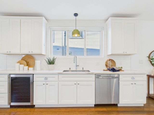 680 42nd St, Oakland, CA 94609