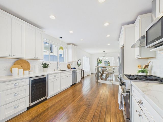 680 42nd St, Oakland, CA 94609